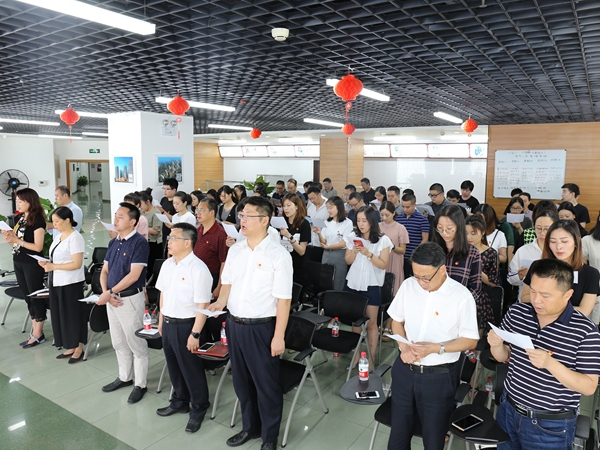 公司本部党总支开展“政治生日”暨道德讲堂、EAP活动