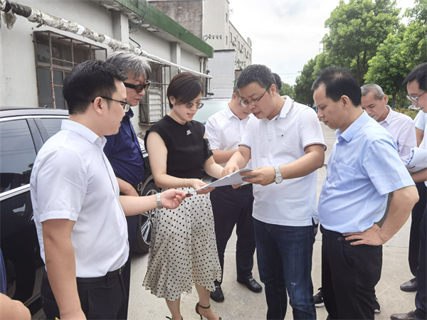 上海市房管局领导实地踏勘松江区城中村改造项目